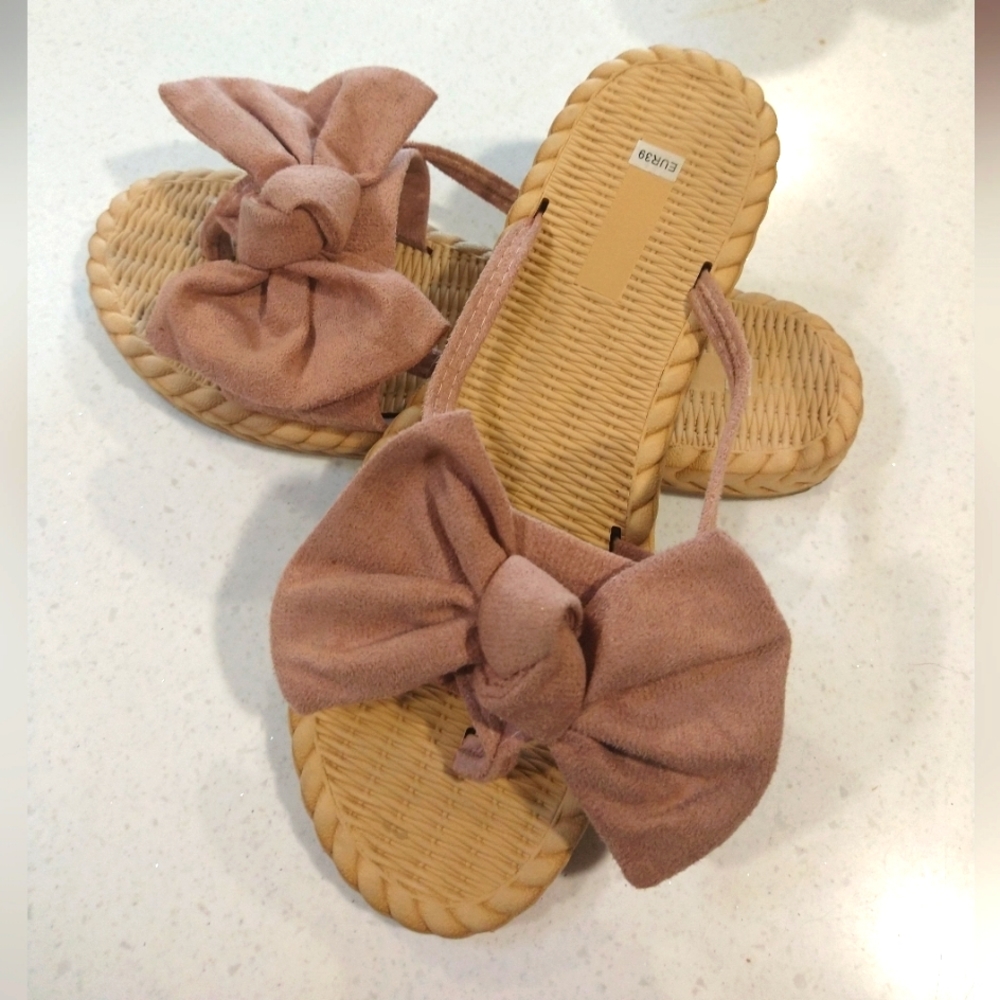 Pink flip flop with bow